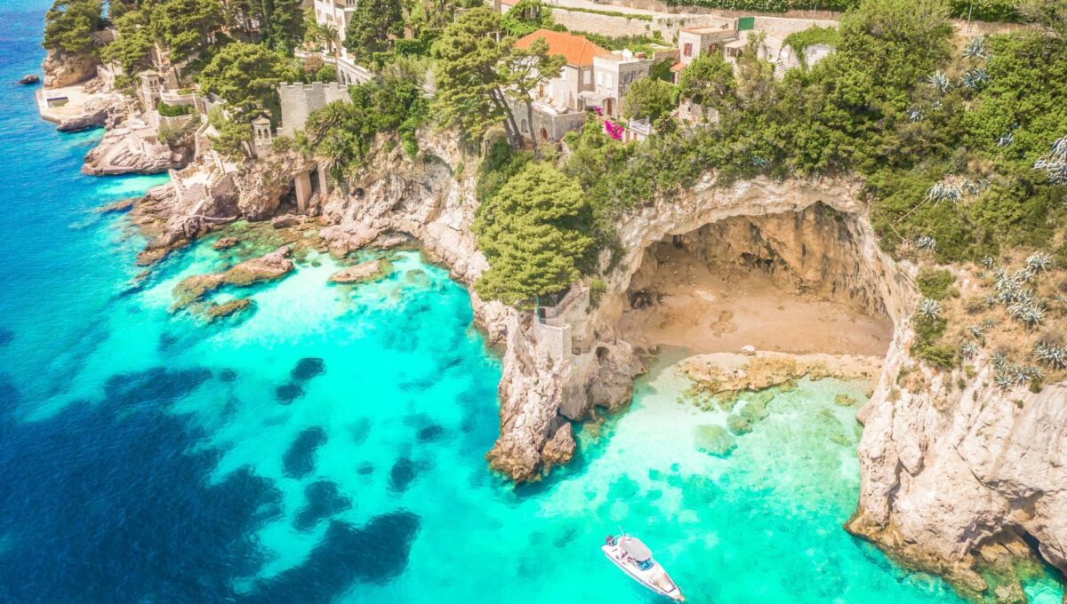 Przepiękny widok na Betina Cave Beach w Dubrowniku, Chorwacja © Shutterstock