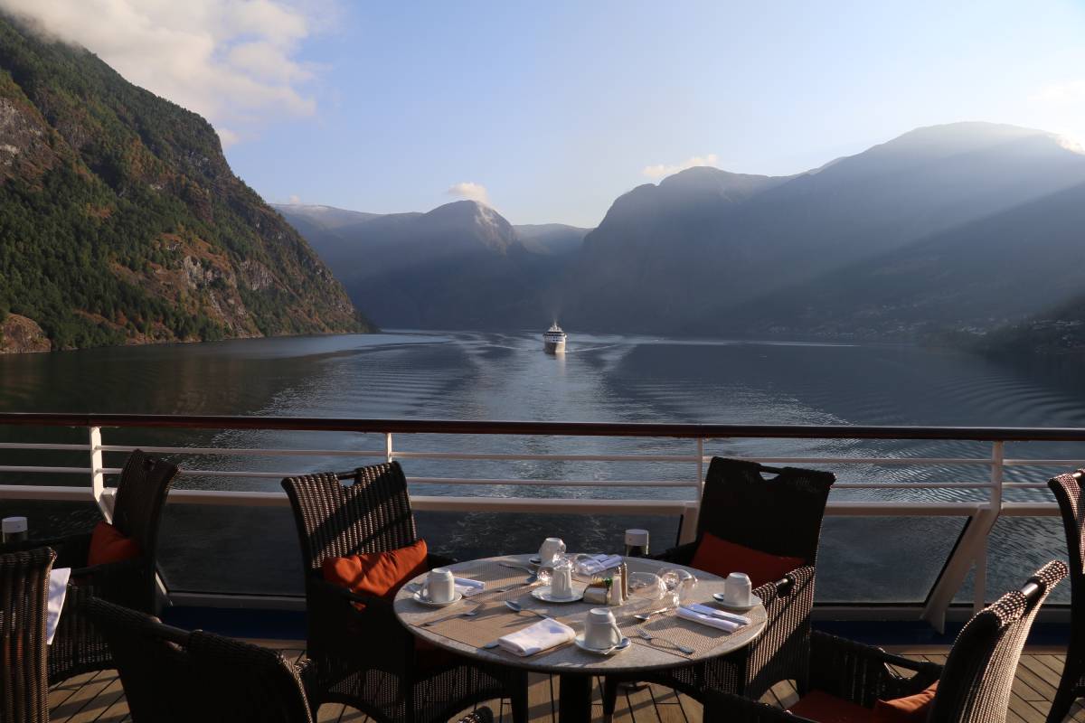 Restauracja z widokiem na Sognefjord, Norwegia © Shutterstock