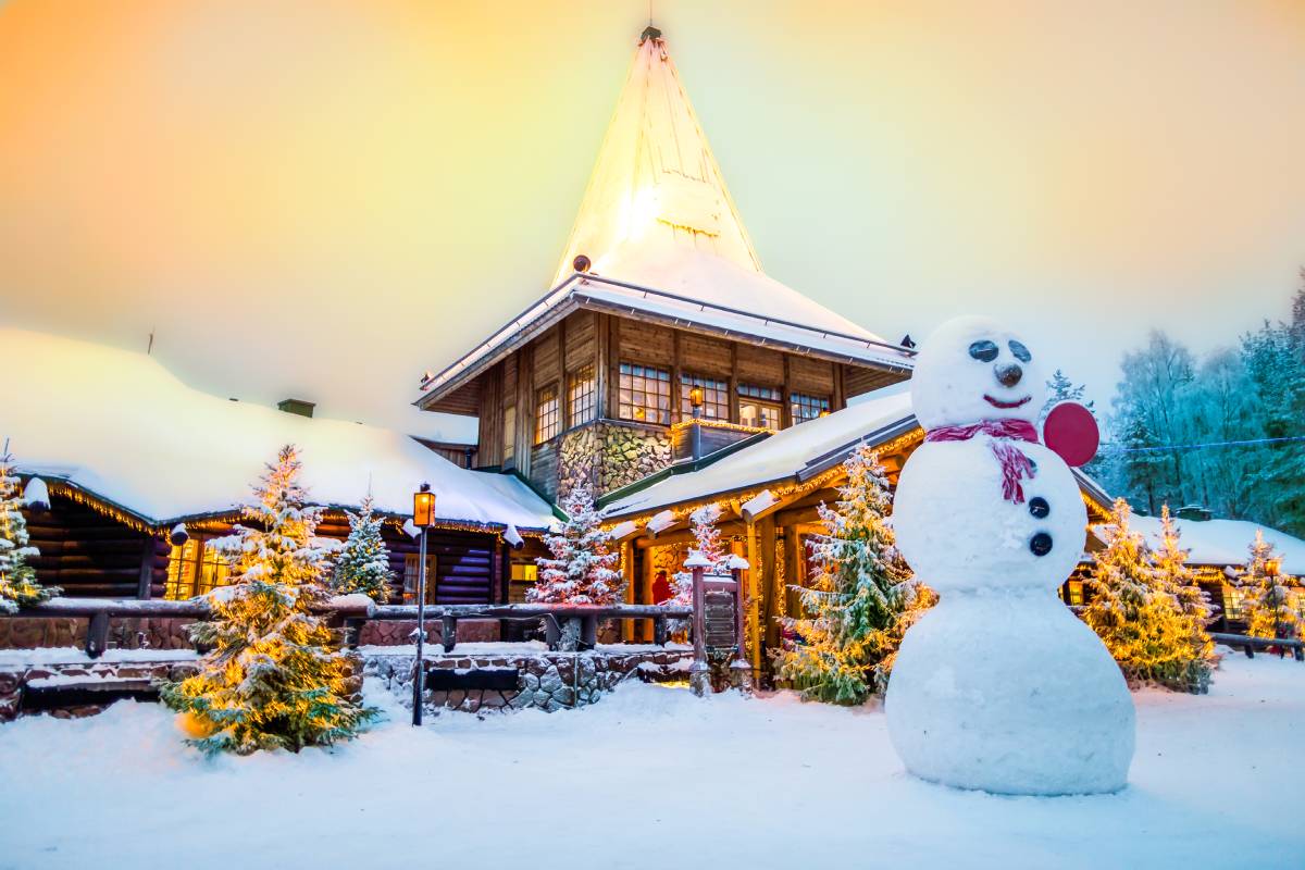 Santa Claus wieś Laponii Finlandia © Shutterstock