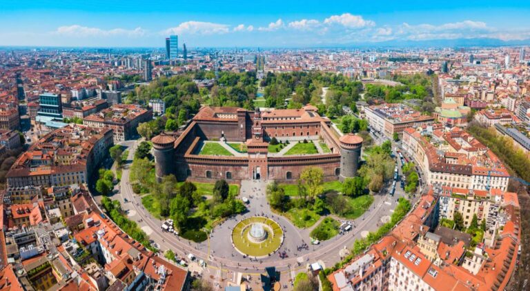 Sforza Castle, Mediolan, Włochy © Shutterstock