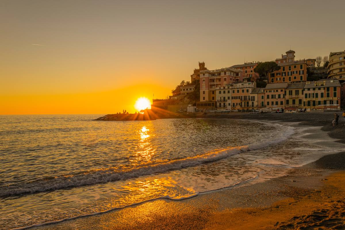 Spiaggia di Vernazzola, Genua, Włochy © Shutterstock