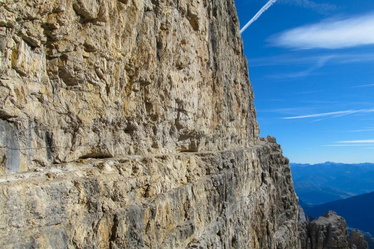 Via delle Bocchette Alte Via ferrata route w Dolomiti di Brenta Alps we Włoszech © Shutterstock