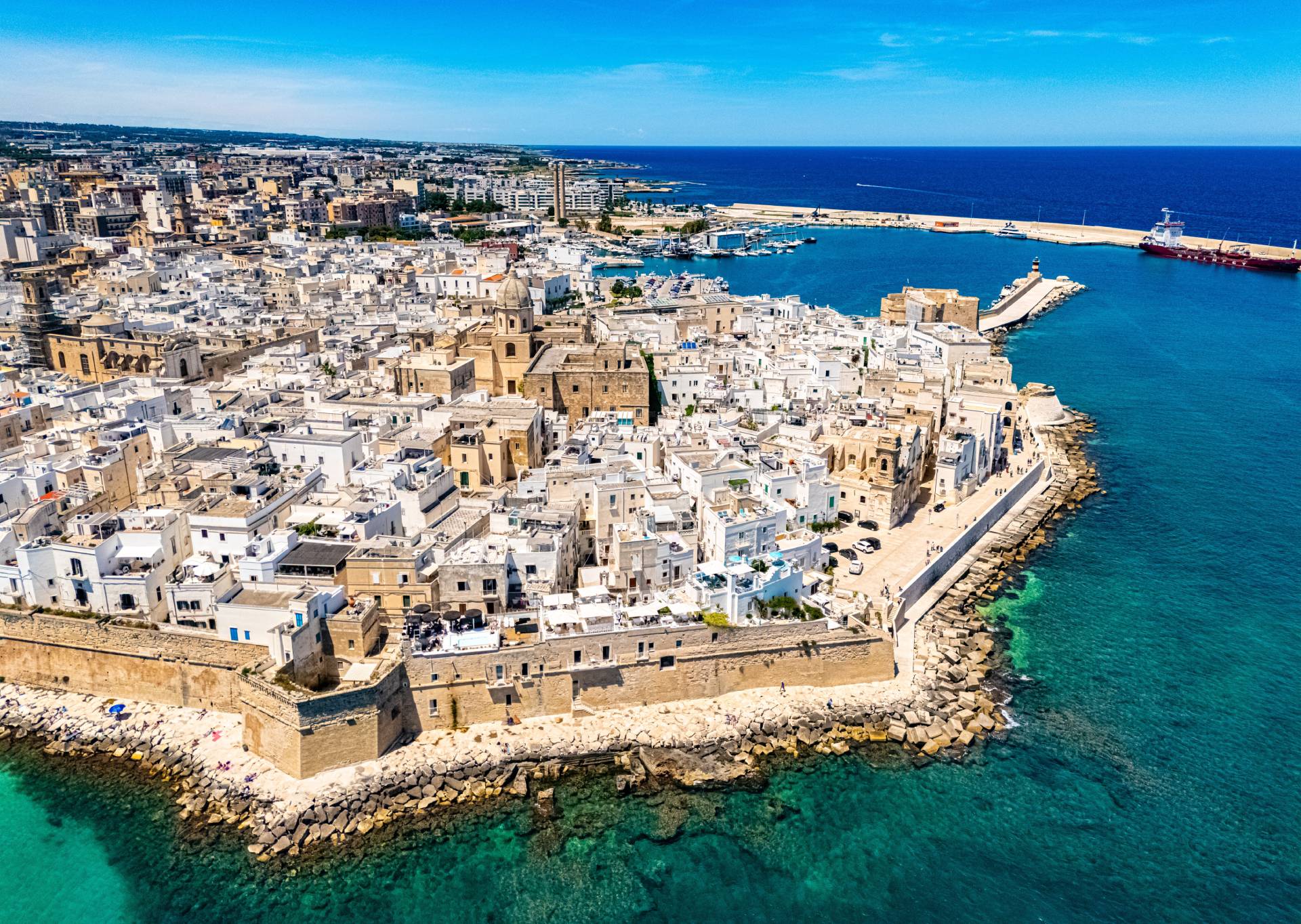 Widok na Monopoli, Apulia, Włochy © Shutterstock