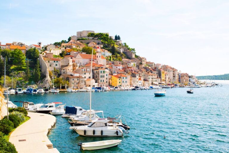 Widok na miasto Šibenik, Dalmacja, Chorwacja © Shutterstock