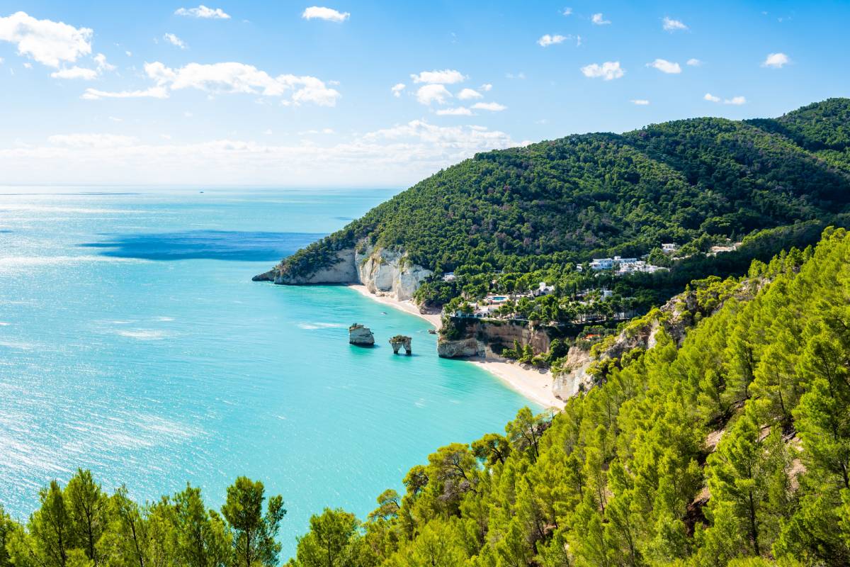 Widok na plażę Baia delle Zagare, Apulia, Włochy © Shutterstock