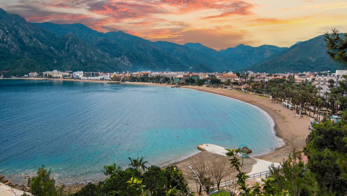 Widok na plażę Icmeler w Marmaris © Shutterstock