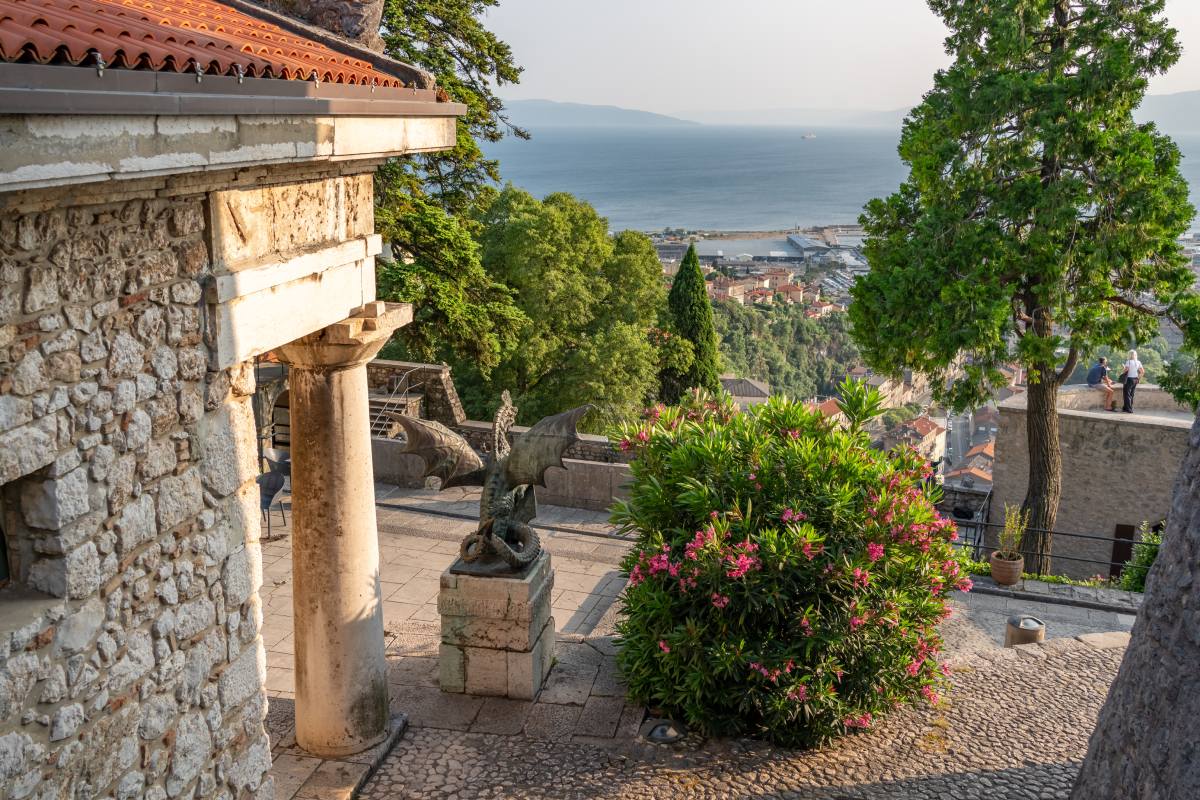 Widok z Zamku Trsat na Rijekę w Chorwacji © Shutterstock