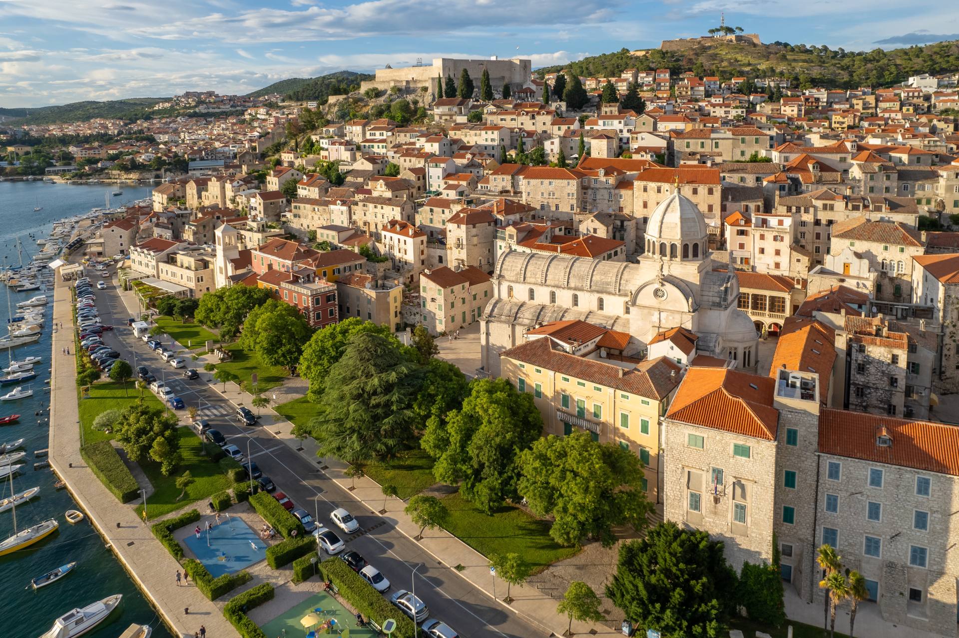 Widok z lotu ptaka na Katedrę św. Jakuba w Szybeniku, Chorwacja © Shutterstock