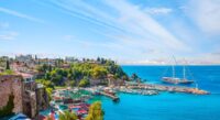 Widok z lotu ptaka na stare miasto lub port w Antalyi, Turcja © Shutterstock