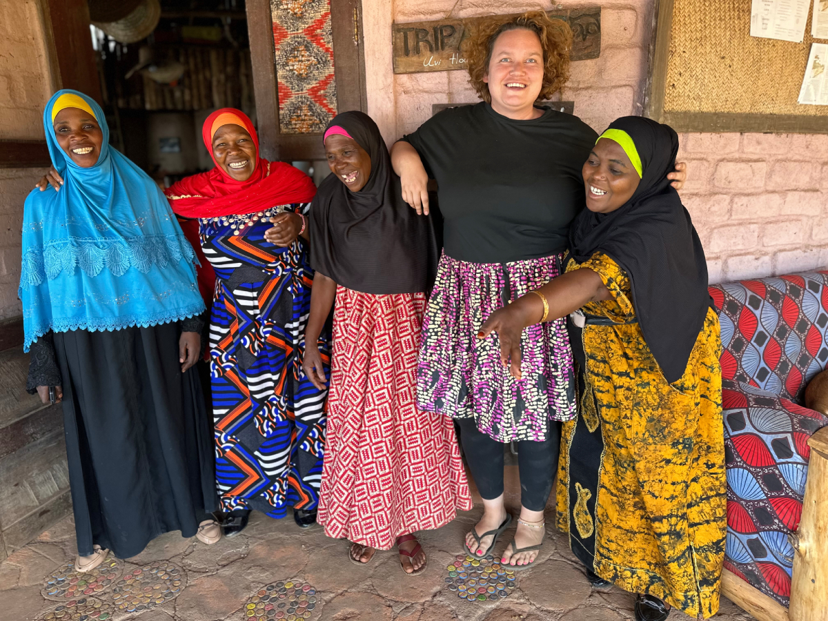 Dagmara Ikiert z kobietami w Tanzanii