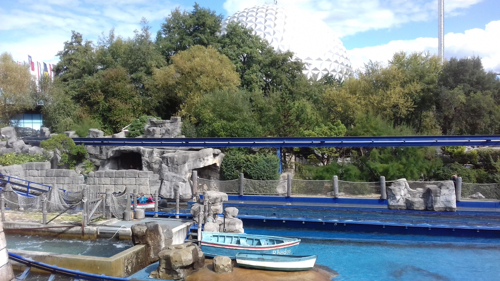 Atrakcja wodna z łodziami w Europa-Park w Rust w Niemczech