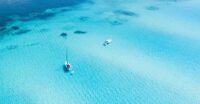 Spiaggia La Pelosa (plaża Pelosa), Stintino, Sardynia, Włochy. © Shutterstock