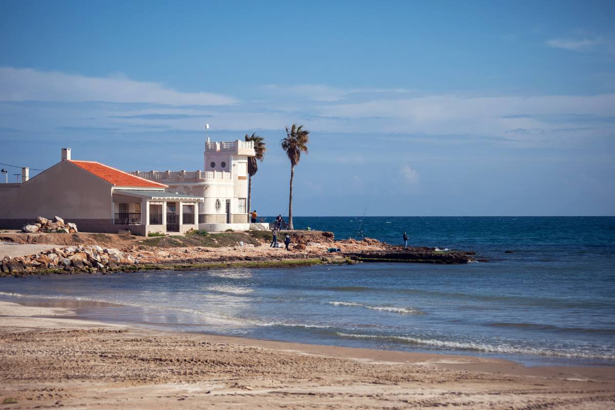 plaża w Torrevieja. Prowincja Alicante, Costa Blanca, Hiszpania © Shutterstock