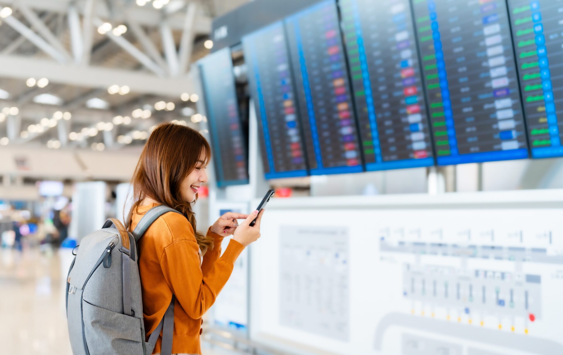 city break dziewczyna na lotnisku