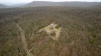 straszne miejsca cabin in the woods, mountain lodge, hunting lodge, forest, hills, scary, hunting, aerial view